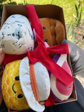 This Gigglescape food-themed plush set includes soft, stylized toys